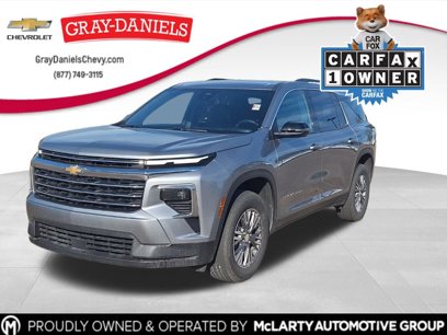 Used 2025 Chevrolet Traverse LT