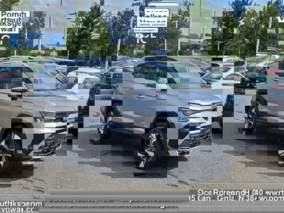 New 2025 Volkswagen Taos SE