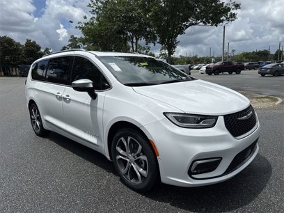 New 2025 Chrysler Pacifica Pinnacle