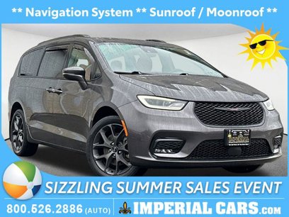 Used 2021 Chrysler Pacifica Limited w/ Uconnect Theater Family Group