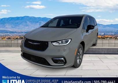 New 2025 Chrysler Pacifica Select