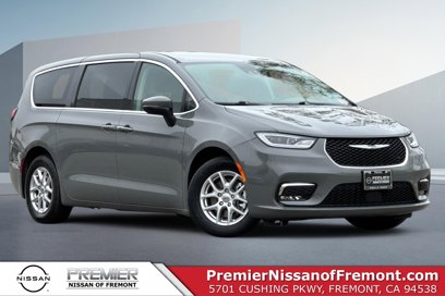 Used 2023 Chrysler Pacifica Touring-L