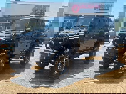 Used 2017 Jeep Wrangler Unlimited Rubicon w/ Connectivity Group