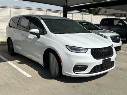 Used 2023 Chrysler Pacifica Touring-L w/ S Appearance Package