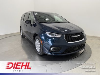 New 2025 Chrysler Pacifica Select