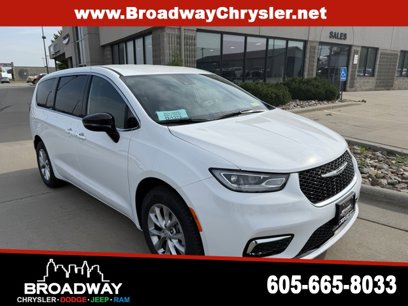 New 2025 Chrysler Pacifica Select