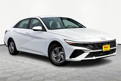 New 2025 Hyundai Elantra SE