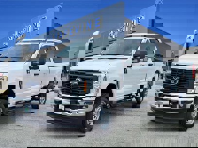 New 2025 Ford F250 Lariat w/ FX4 Off-Road Package