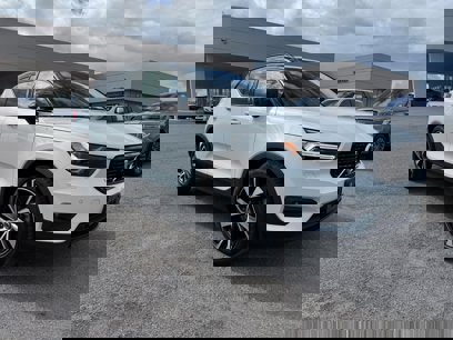 Certified 2022 Volvo XC40 T5 R-Design w/ Climate Package