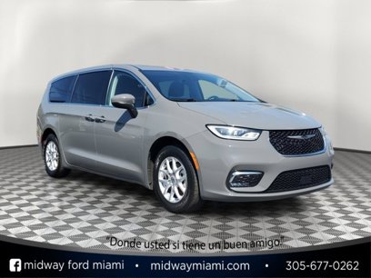 Used 2023 Chrysler Pacifica Touring-L