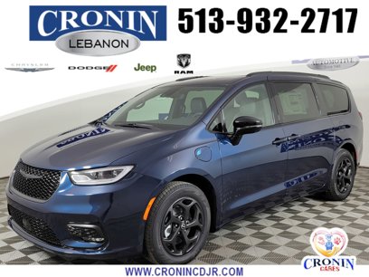 New 2025 Chrysler Pacifica Select