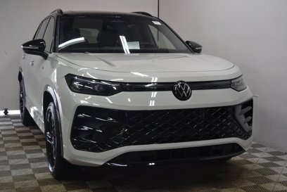 New 2025 Volkswagen Tiguan SE R-Line