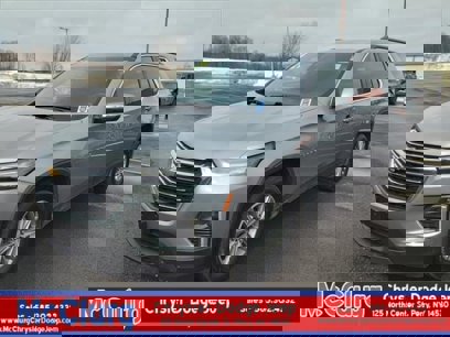 Used 2024 Chevrolet Traverse LT