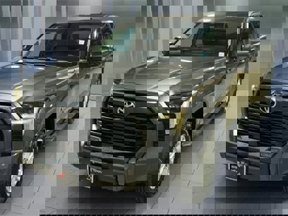 Used 2022 Toyota Tundra SR5 w/ SR5 Convenience Package