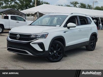Used 2022 Volkswagen Taos SE w/ Panoramic Sunroof Package