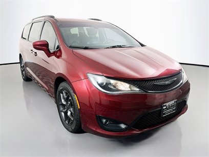Used 2019 Chrysler Pacifica Touring-L w/ Premium Audio Group