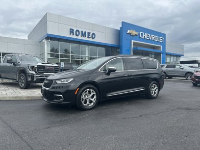 Used 2023 Chrysler Pacifica Limited