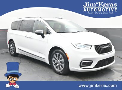 Used 2023 Chrysler Pacifica Pinnacle