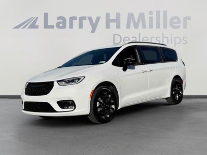 New 2025 Chrysler Pacifica Limited