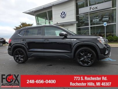 Used 2024 Volkswagen Taos SE w/ Panoramic Sunroof Package