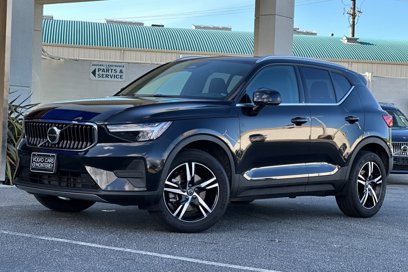 Used 2025 Volvo XC40 B5 Core