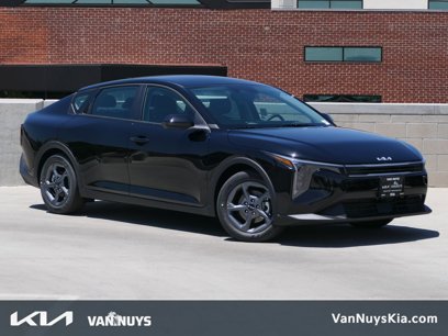 New 2025 Kia K4 LXS