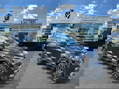 New 2025 Volkswagen Taos SE