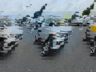New 2025 Jeep Compass Latitude w/ Convenience Group