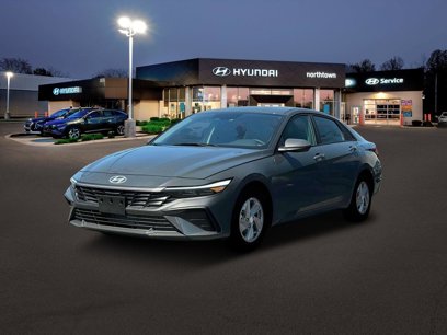 New 2025 Hyundai Elantra SE