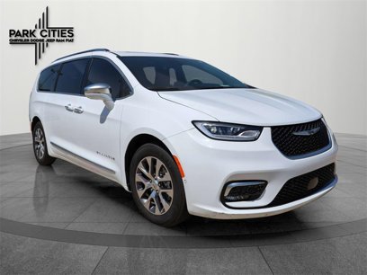 Used 2024 Chrysler Pacifica Pinnacle