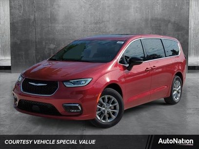 New 2025 Chrysler Pacifica Select