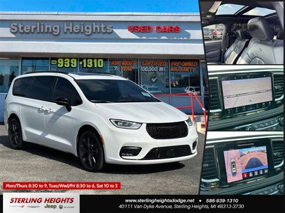 Used 2023 Chrysler Pacifica Limited w/ S Appearance Package