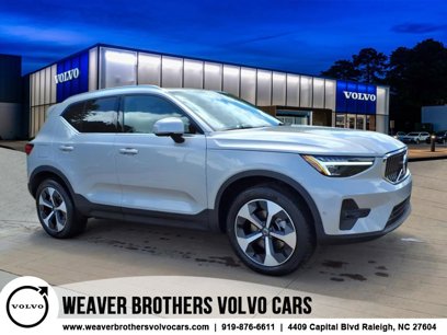 New 2025 Volvo XC40 B5 Plus w/ Climate Package