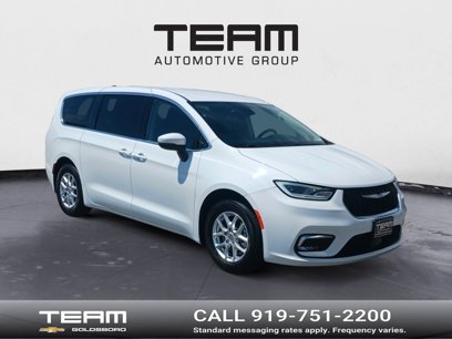 Used 2023 Chrysler Pacifica Touring-L