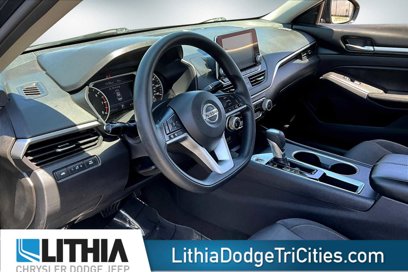 Used 2022 Nissan Altima 2.5 SV