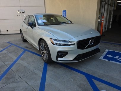 Used 2022 Volvo S60 B5 Momentum