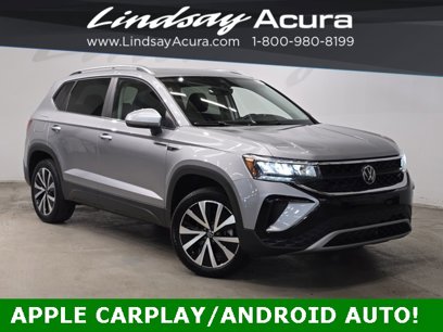 Used 2023 Volkswagen Taos SE w/ Panoramic Sunroof Package