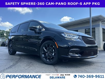New 2025 Chrysler Pacifica Limited
