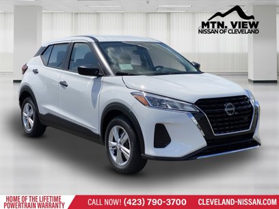 New 2025 Nissan Kicks Play S