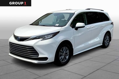 Certified 2022 Toyota Sienna LE