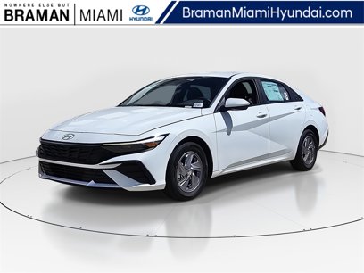 New 2025 Hyundai Elantra SE