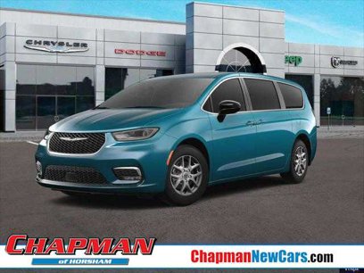 New 2025 Chrysler Pacifica Select