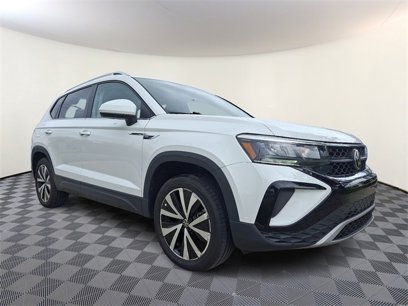 Used 2022 Volkswagen Taos SE w/ Panoramic Sunroof Package