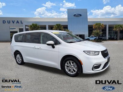 Used 2023 Chrysler Pacifica Touring-L