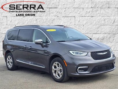 Certified 2022 Chrysler Pacifica Limited w/ Uconnect Theater Family Group