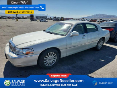 Used 2005 Lincoln Town Car Signature