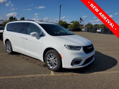Used 2022 Chrysler Pacifica Touring-L