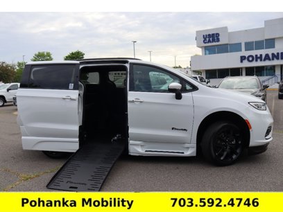 Used 2023 Chrysler Pacifica Touring-L w/ S Appearance Package