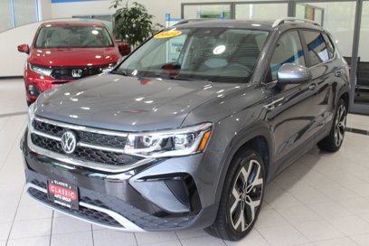 Used 2022 Volkswagen Taos SEL w/ Panoramic Sunroof Package