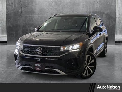 Used 2023 Volkswagen Taos SE w/ Panoramic Sunroof Package